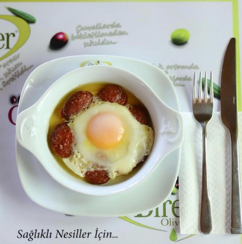 Sahanda Yumurta (Sucuklu)
